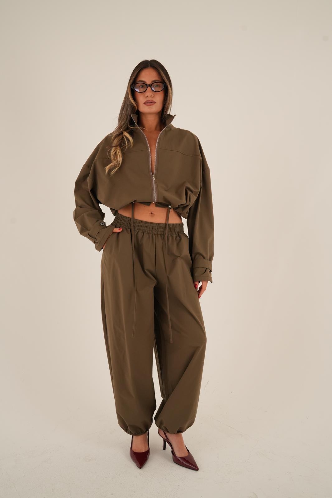 חליפת גסיקה זית – תמונה 2