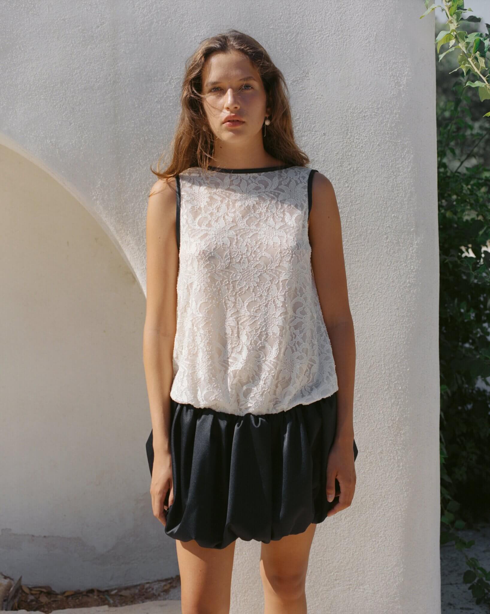 שמלת אריה לבן שחור – תמונה 2