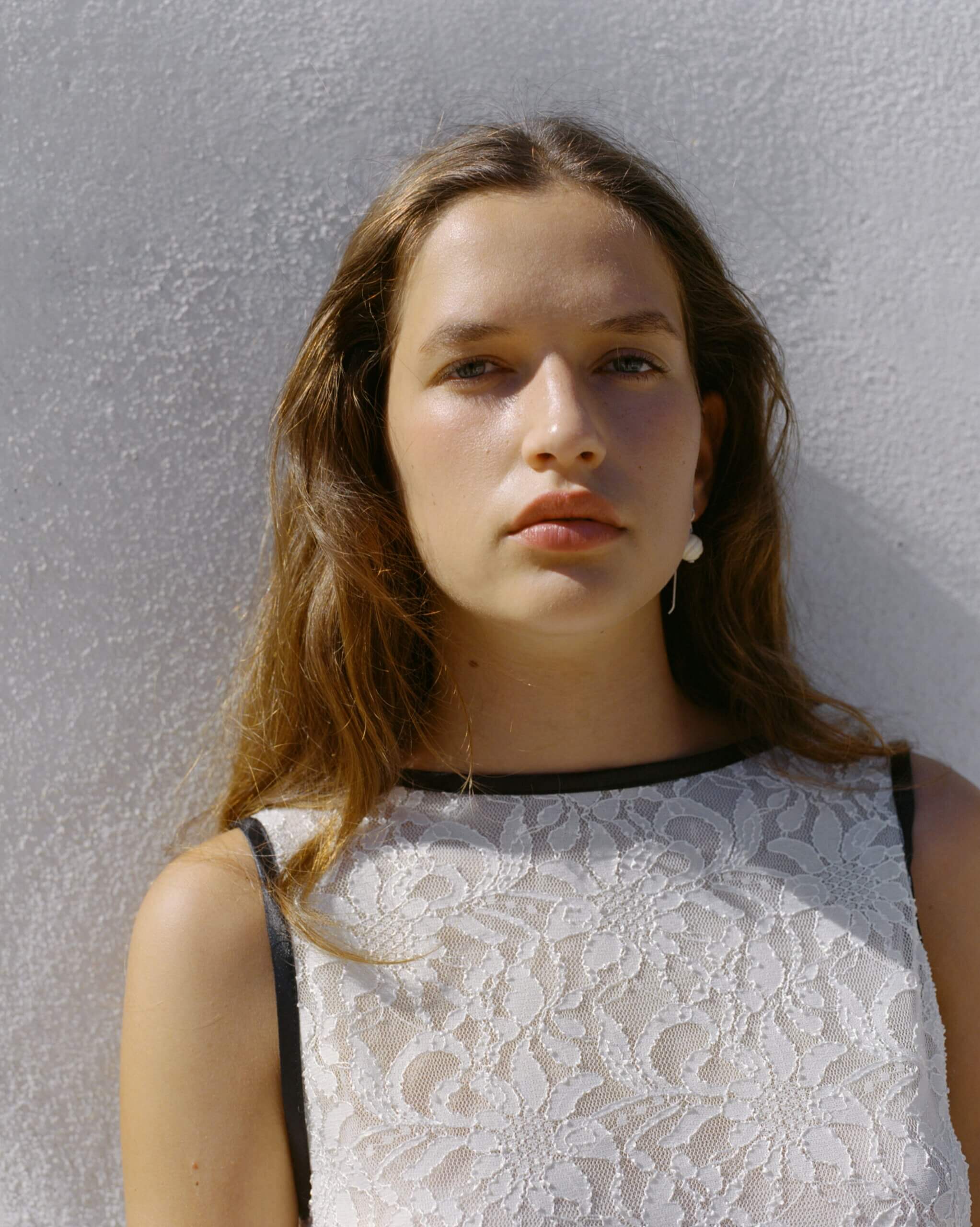 שמלת אריה לבן שחור – תמונה 4