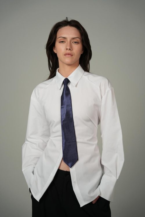 עניבת פסים כחולה