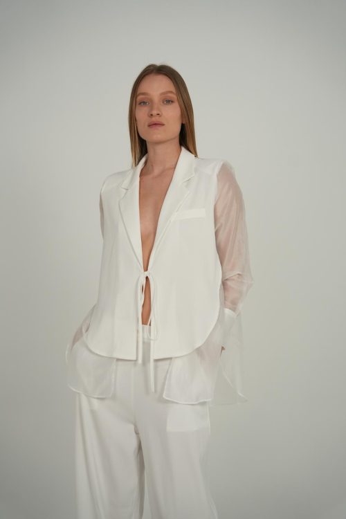 חליפת בקי לבנה