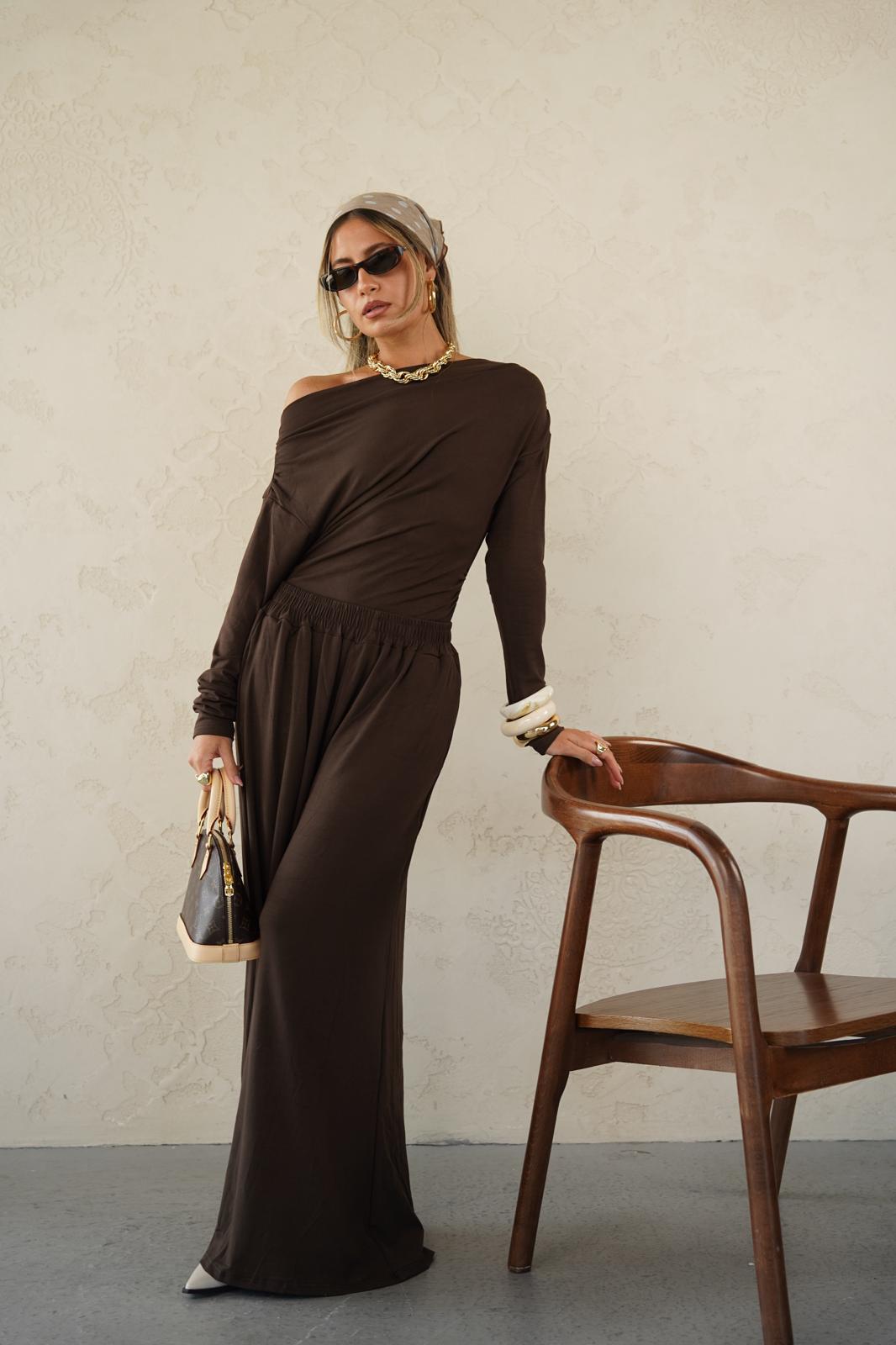 חליפת אייבי חומה – תמונה 3