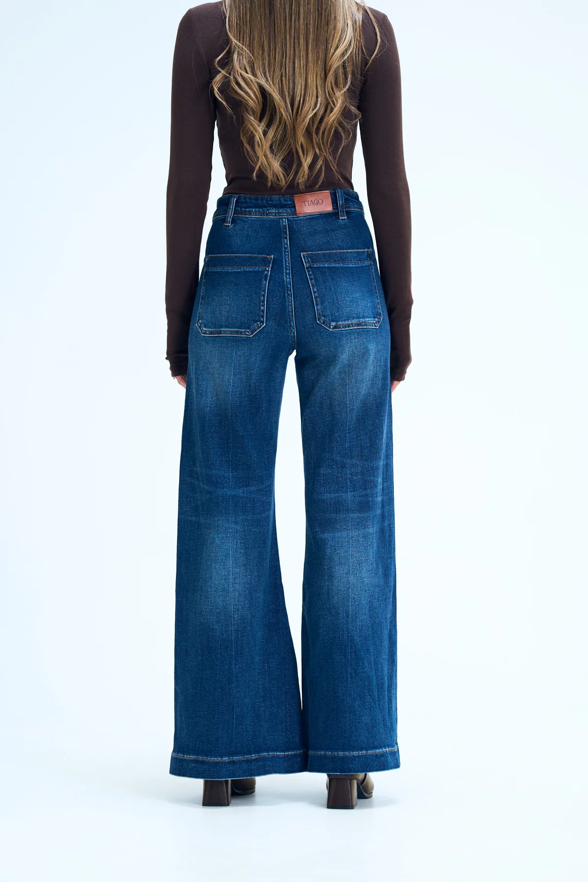 חולצת אורי חומה – תמונה 3