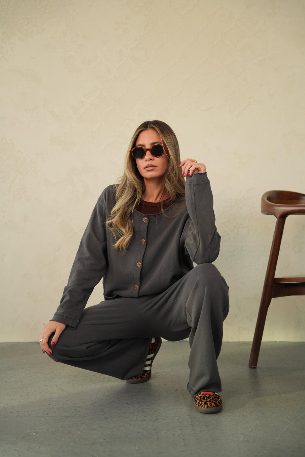 חליפת פייפר אפורה – תמונה 2