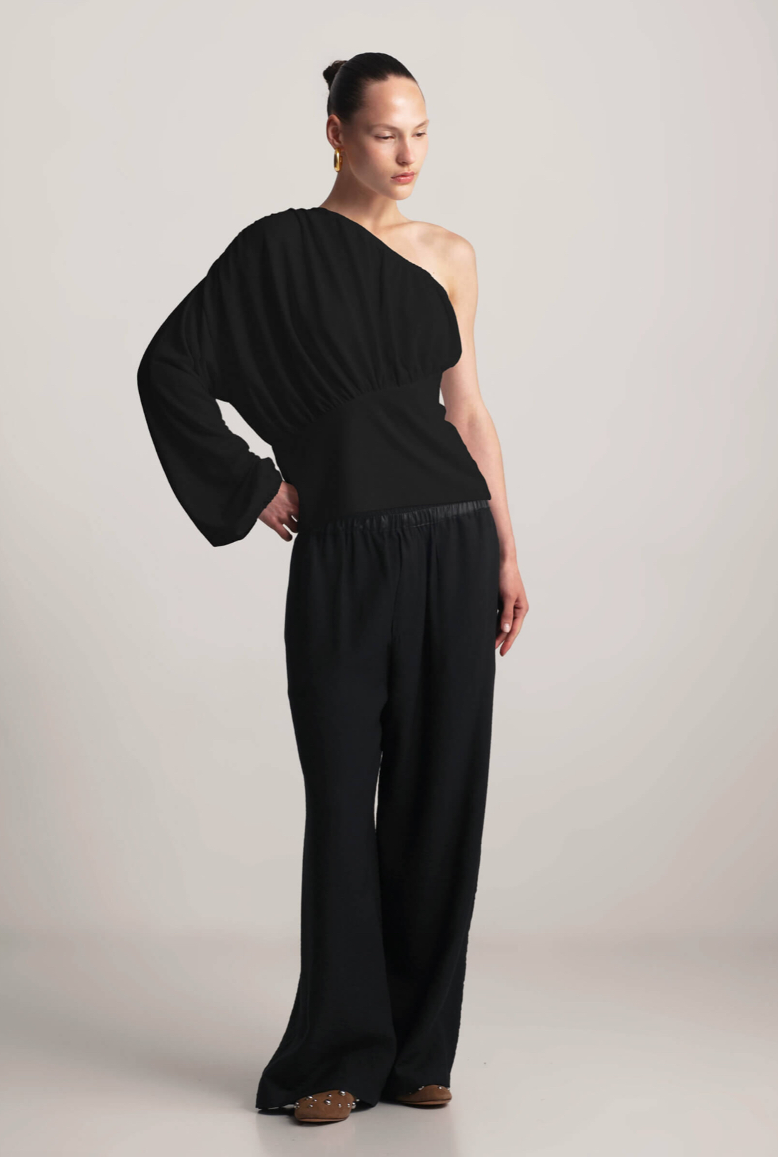 חולצת אוניקס שחורה – תמונה 3