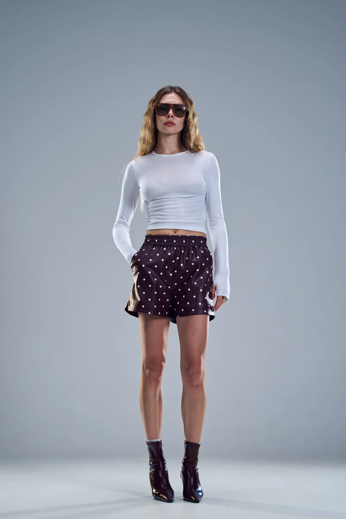 מכנס מייסי נקודות בורדו – תמונה 3