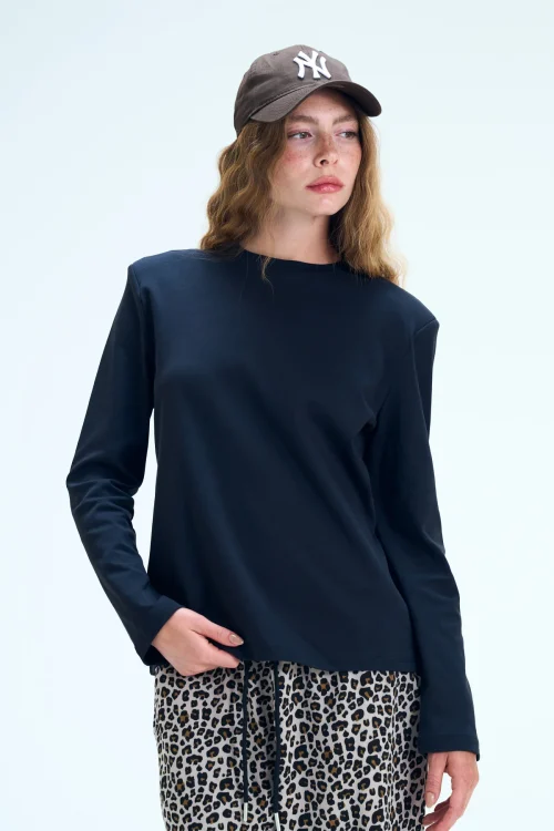 חולצת ליביה שחורה