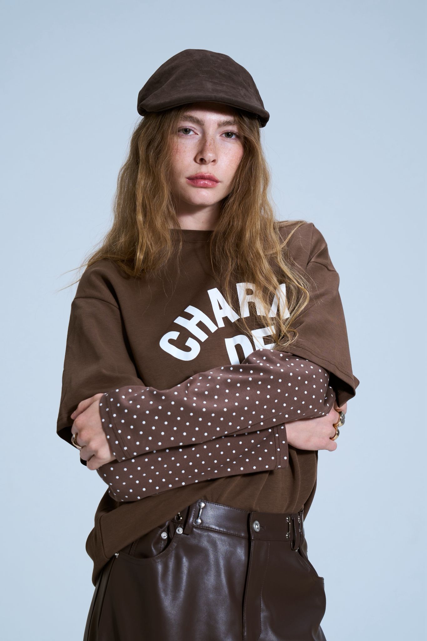 חולצת שחר חומה – תמונה 4