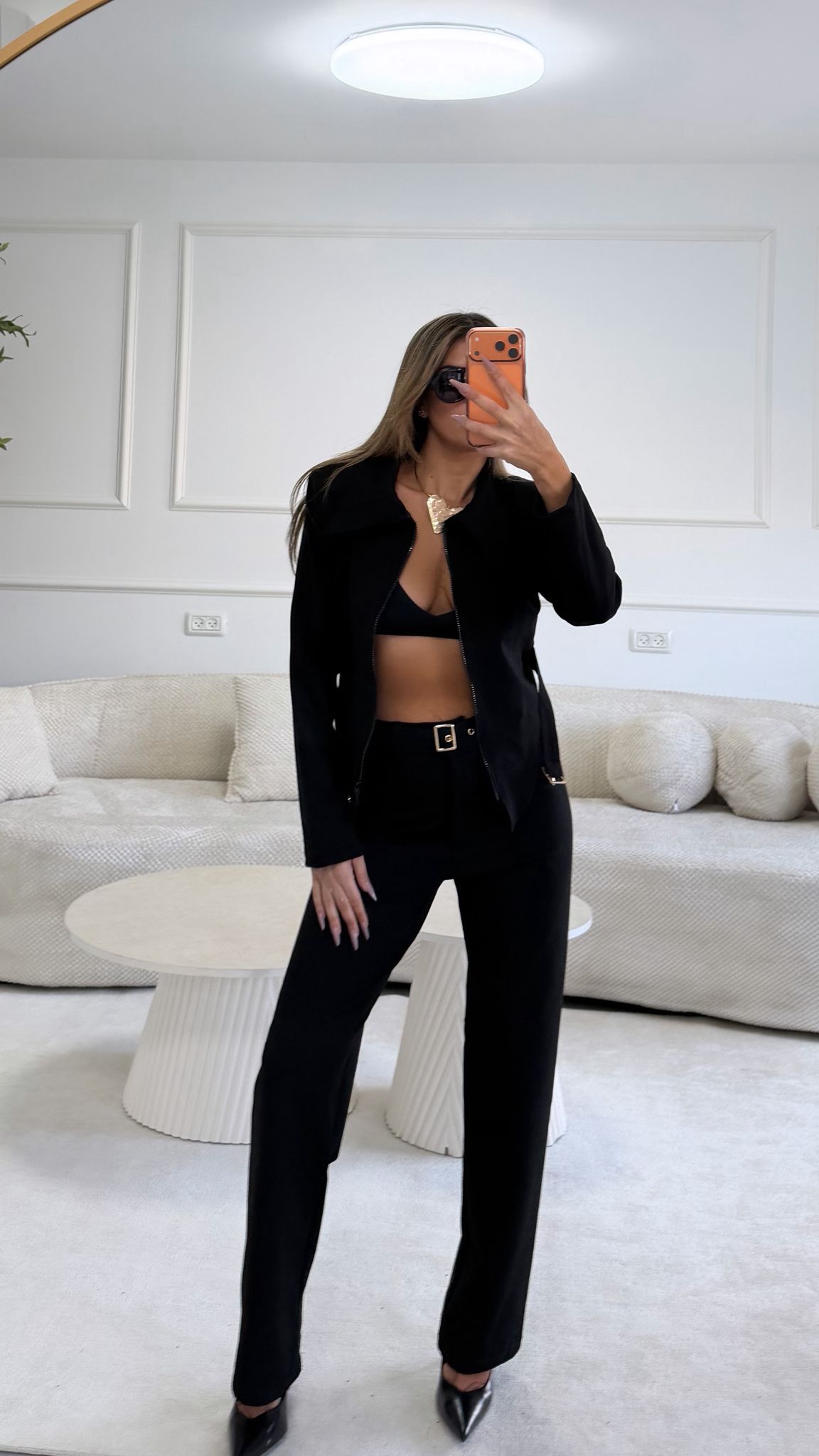 חליפת אבזמים שחורה – תמונה 5