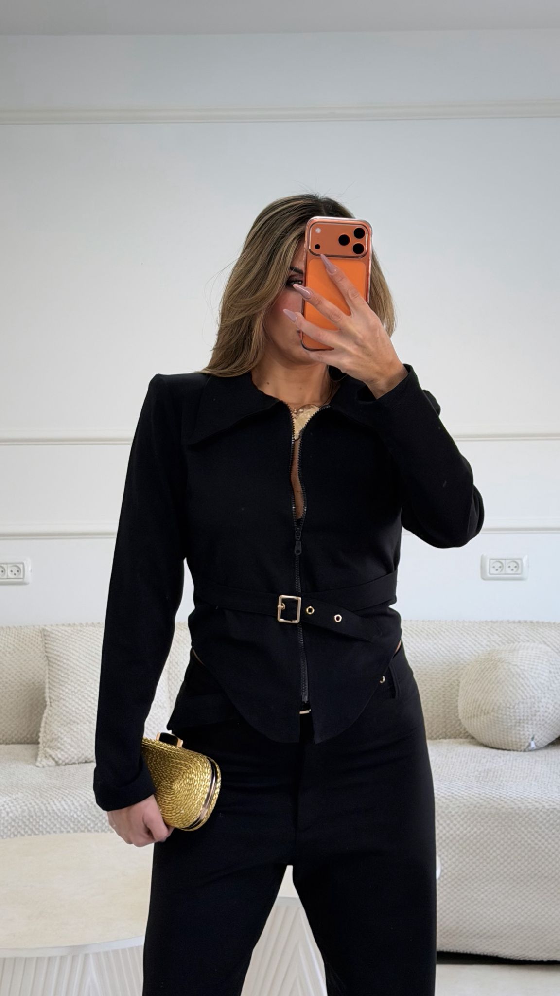 חליפת אבזמים שחורה – תמונה 4