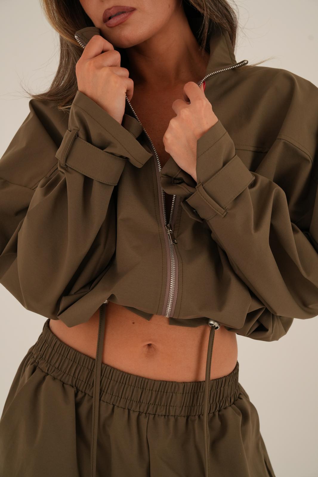 חליפת גסיקה זית – תמונה 5