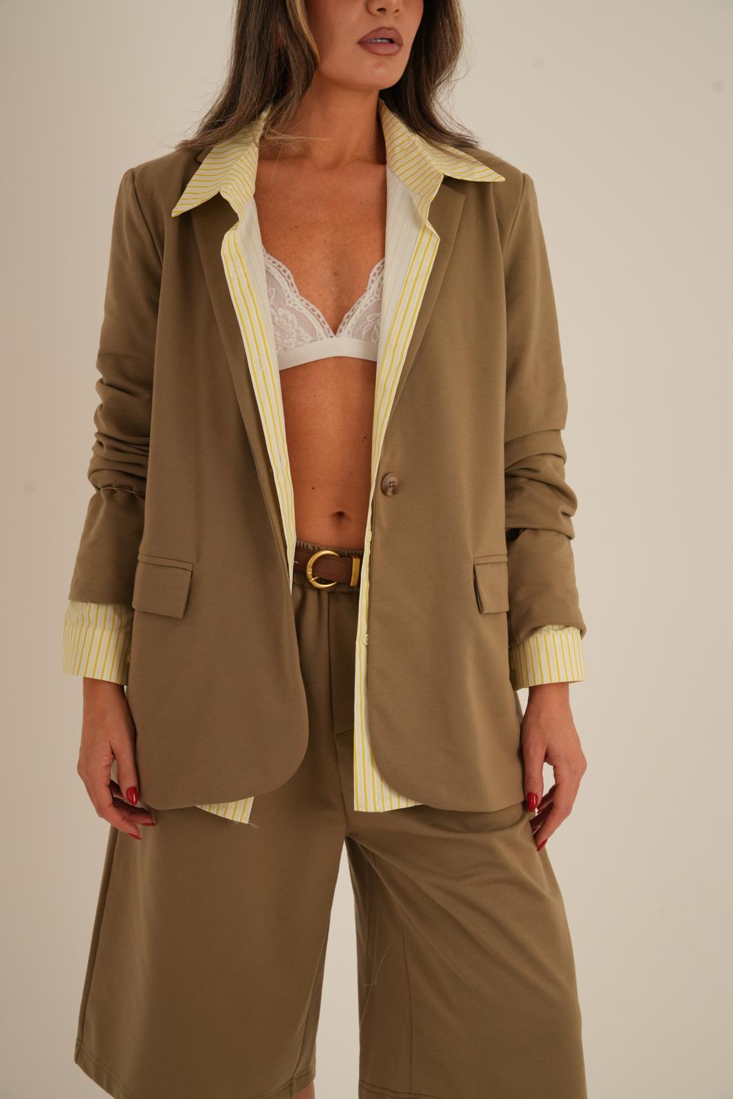 חליפת לואי חומה