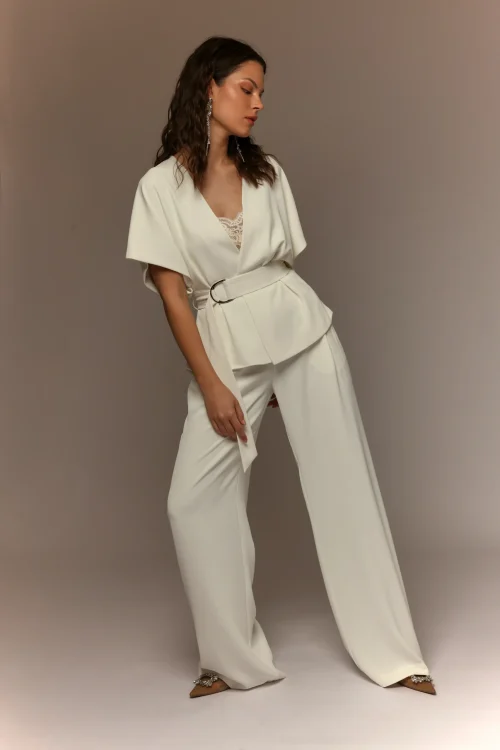 חליפת קימונו לבנה