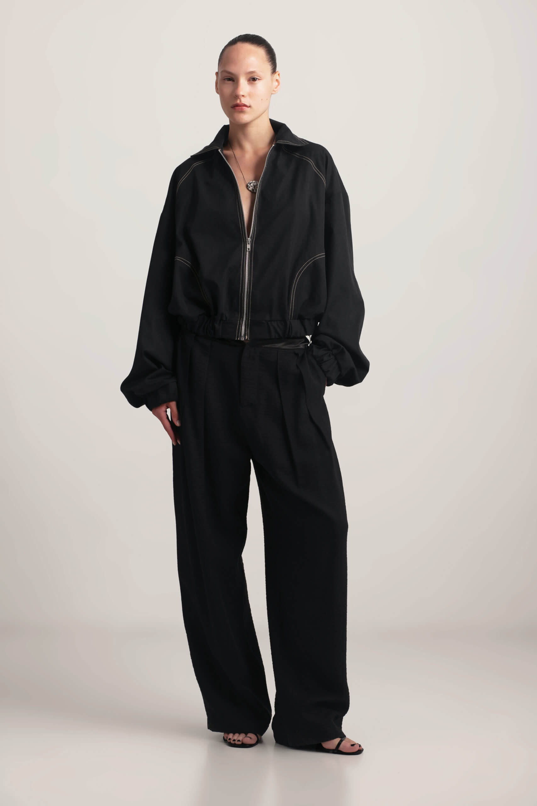 גקט עננים שחור