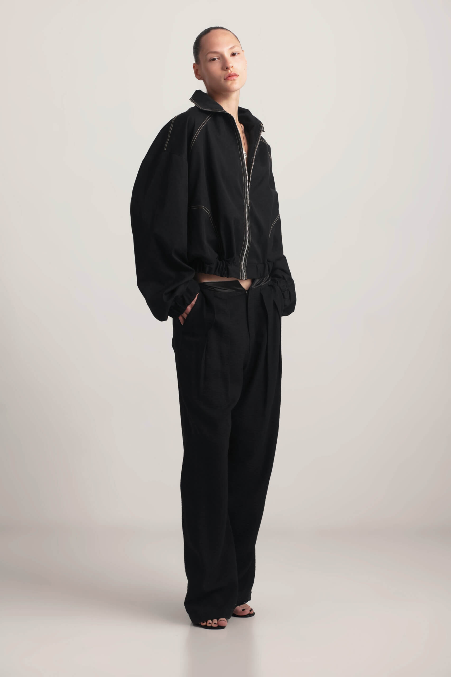 גקט עננים שחור – תמונה 2