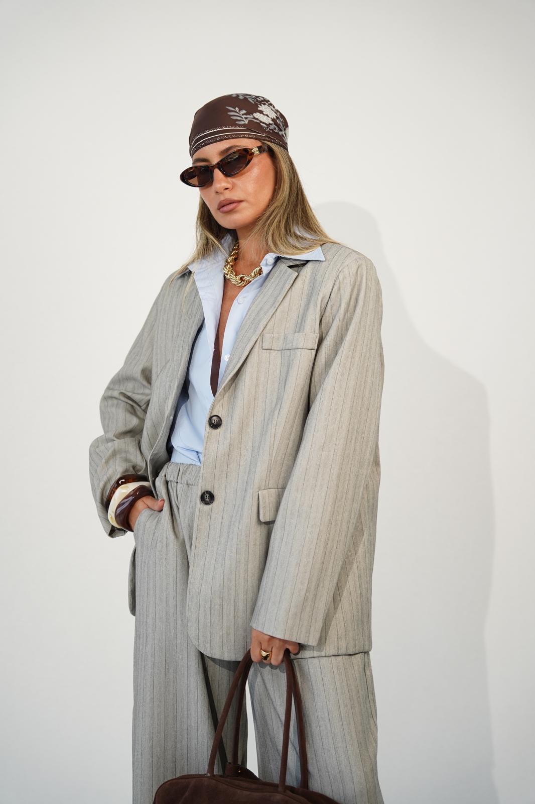 חליפת מיקה אפור-פסים – תמונה 4