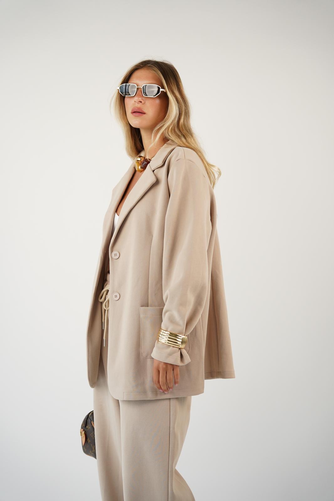 חליפת לולה בז – תמונה 2