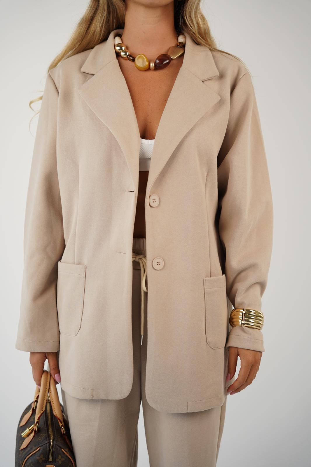 חליפת לולה בז – תמונה 3