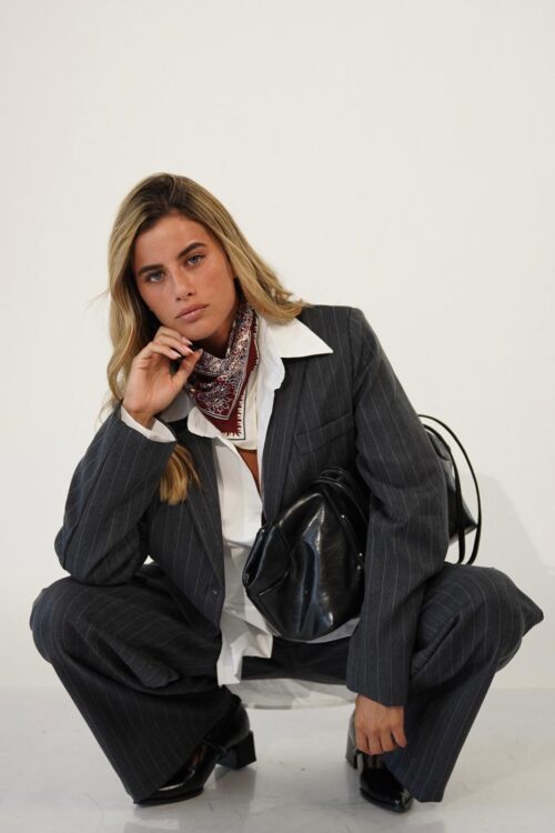 חליפת מיקה אפור-פסים