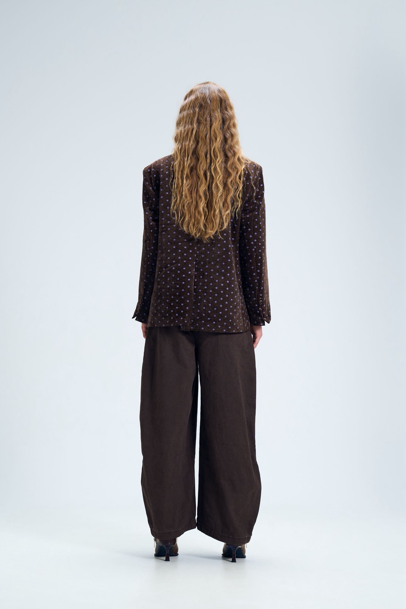 גקט מיי קטיפה חום – תמונה 3