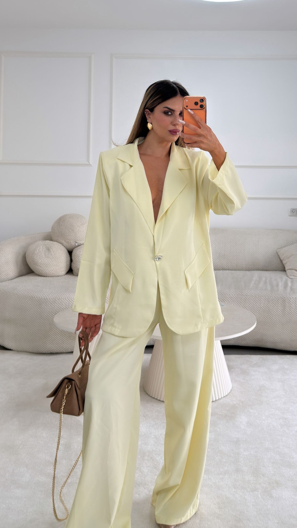 חליפת סוזן צהובה