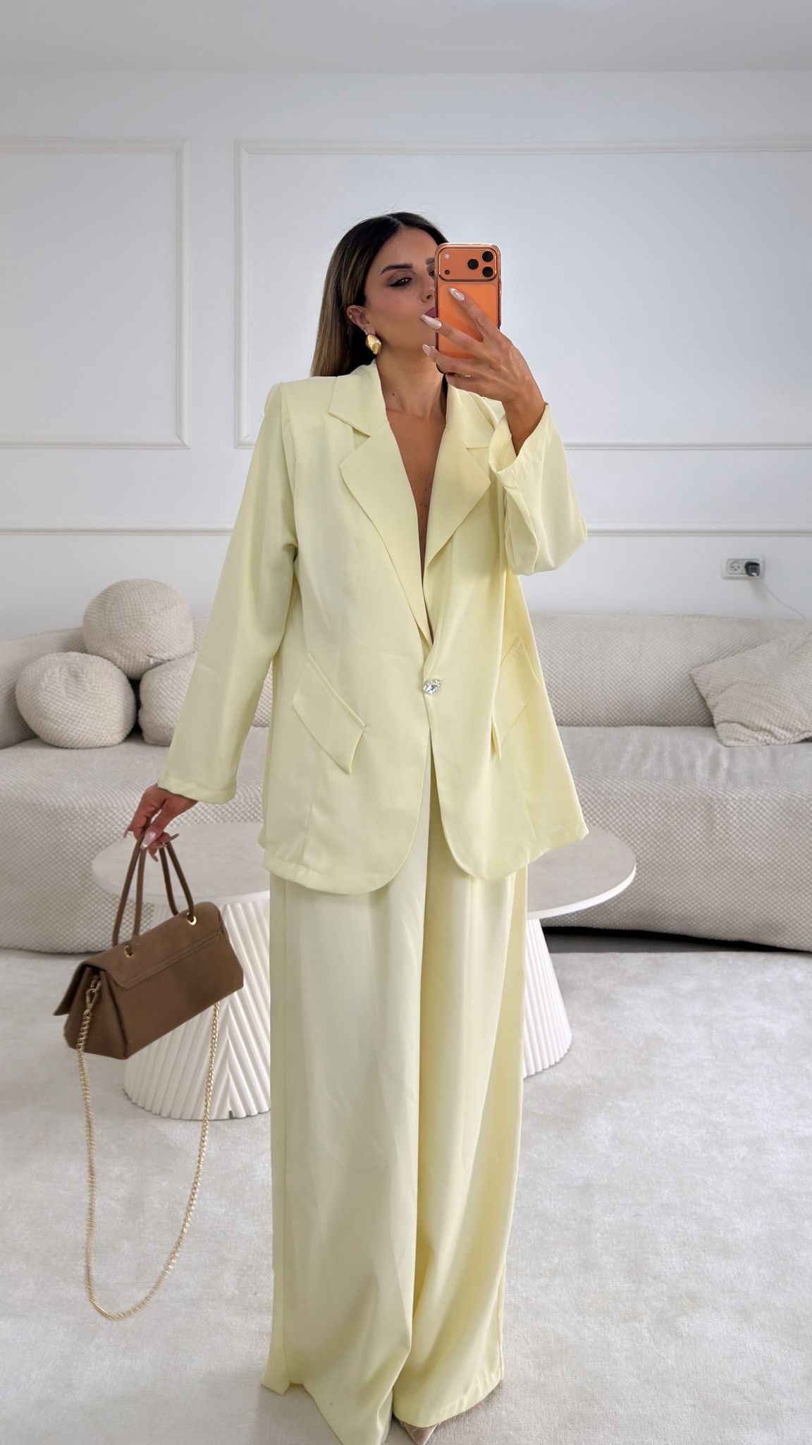 חליפת סוזן צהובה – תמונה 3