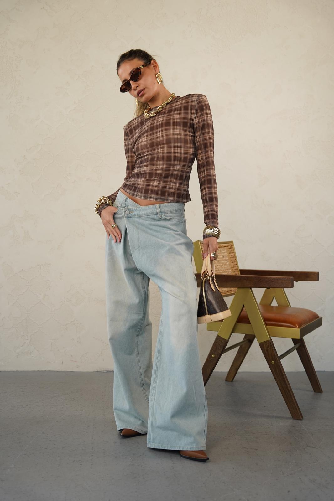 חולצת מון משובץ חום – תמונה 3