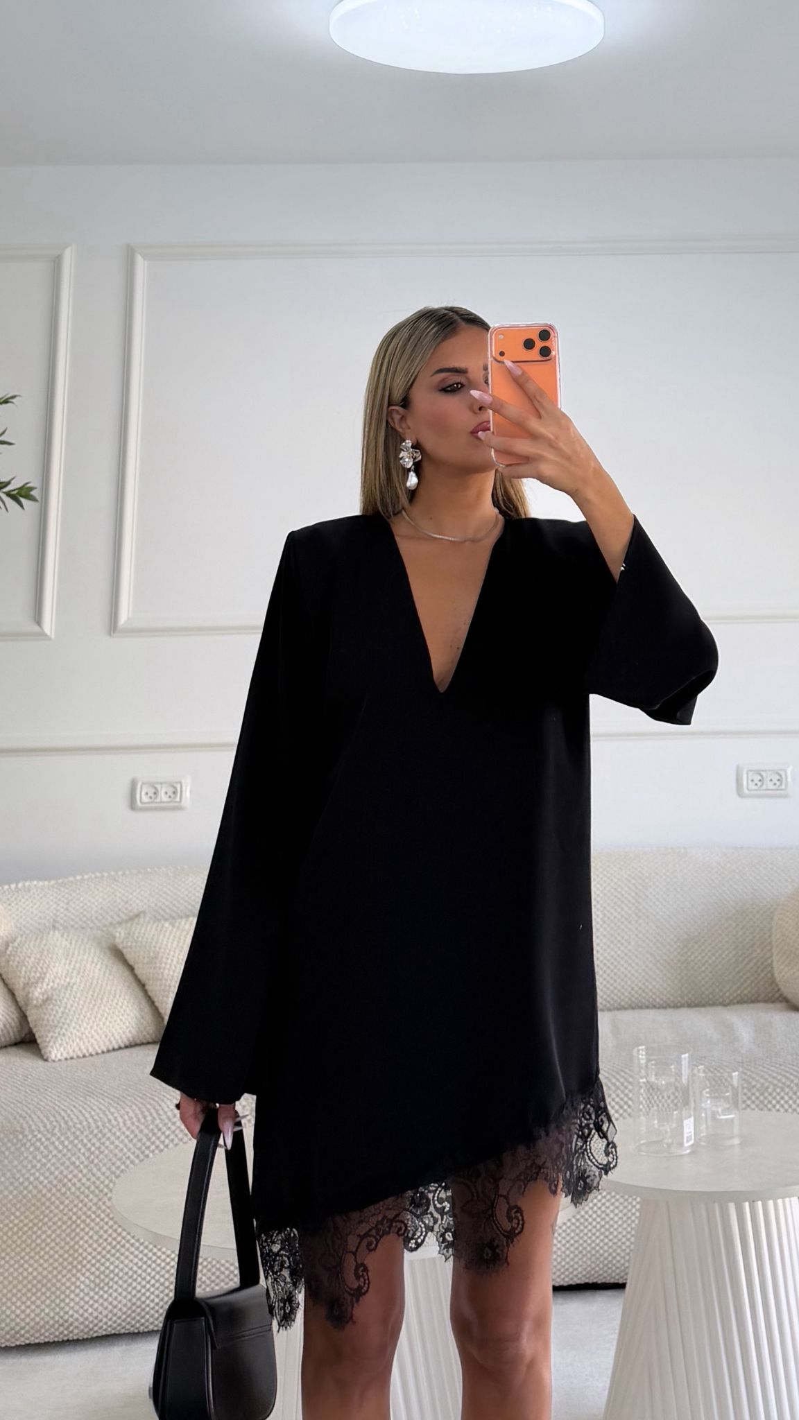 שמלת מוניק שחורה – תמונה 2