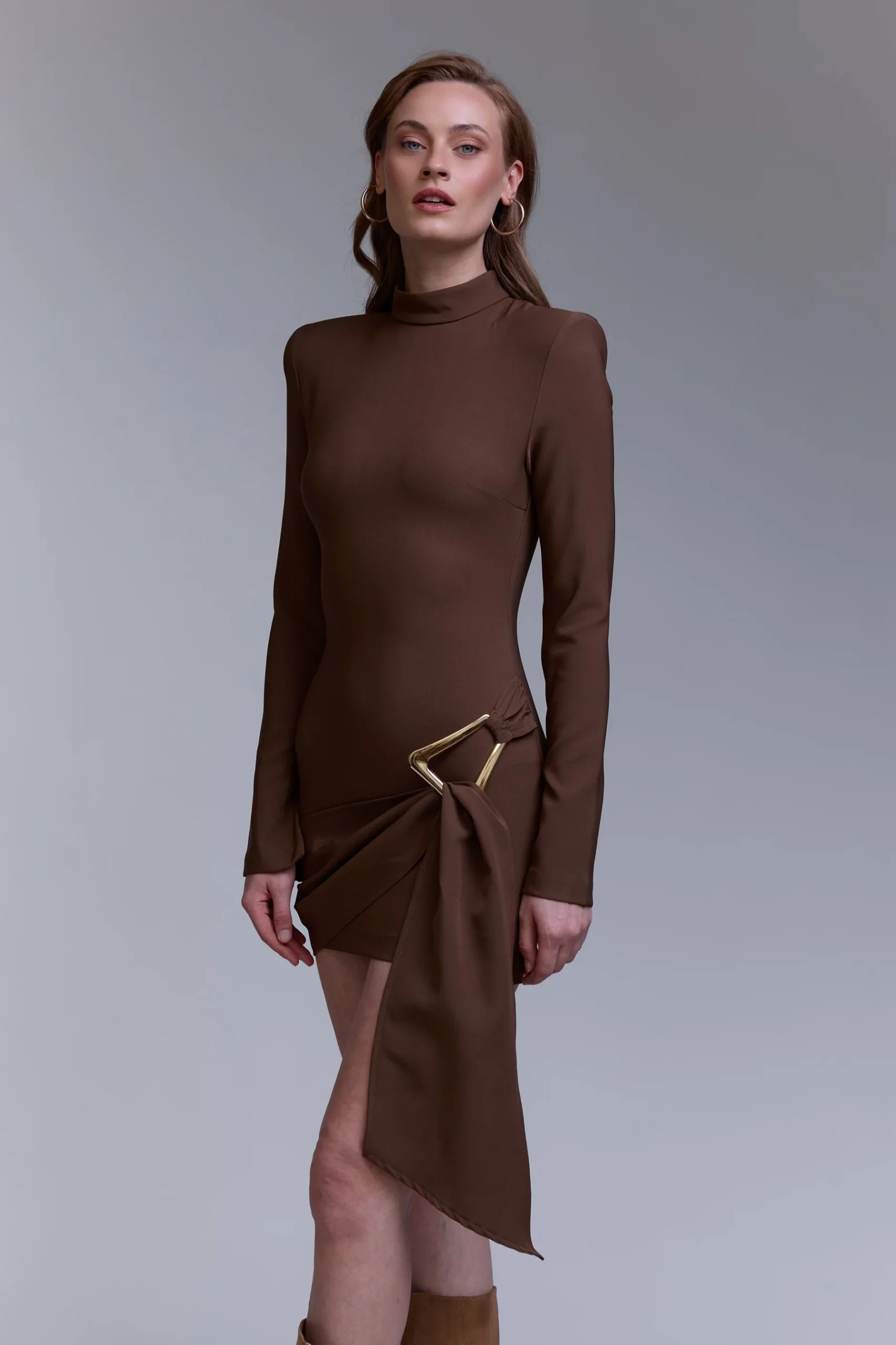 שמלת פרסה חומה – תמונה 2