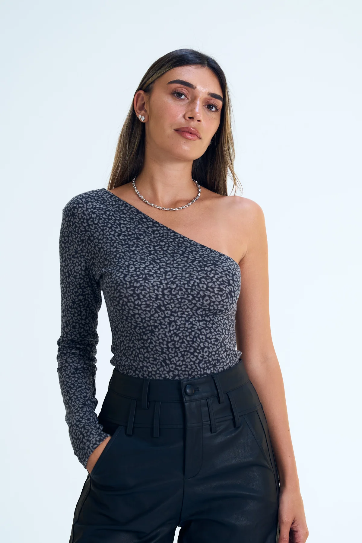 חולצת זיו מנומר אפור – תמונה 2