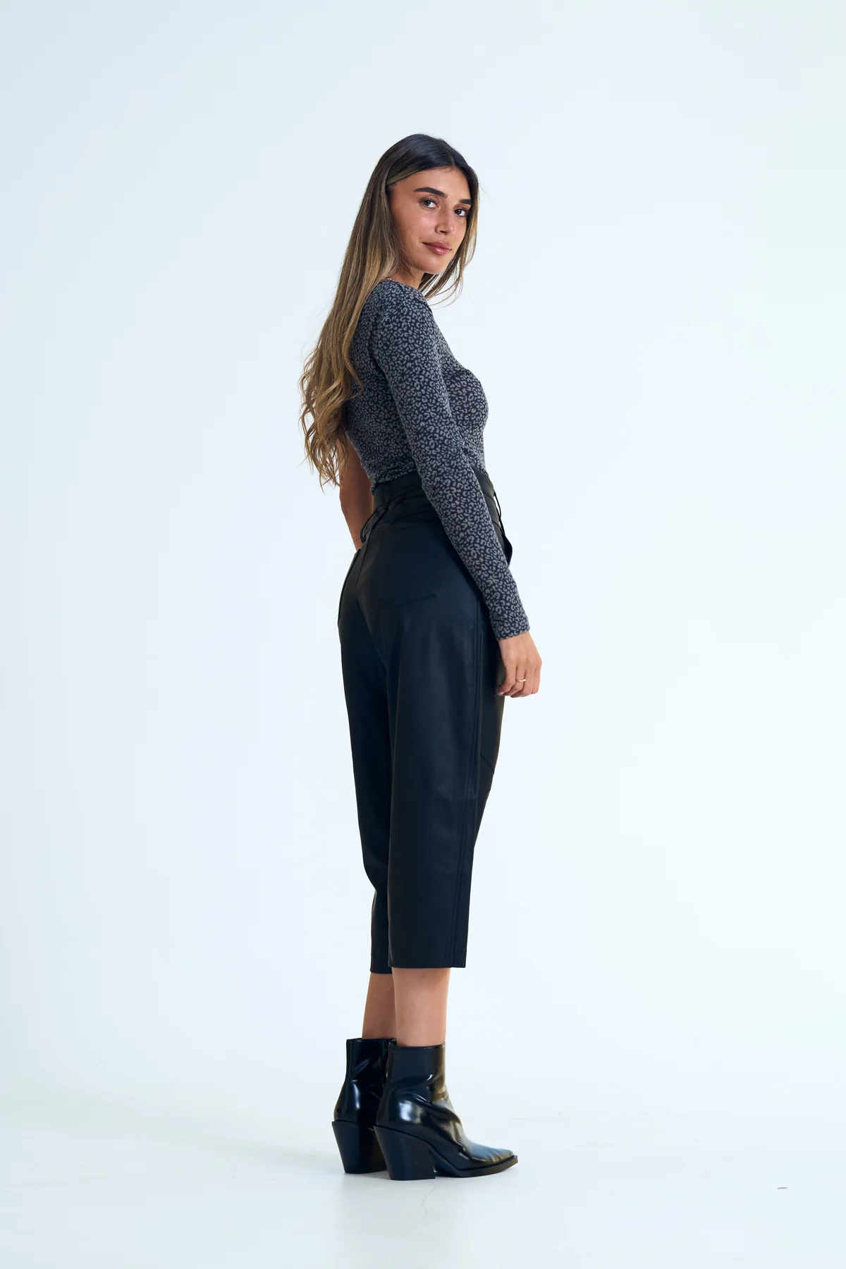 חולצת זיו מנומר אפור – תמונה 3