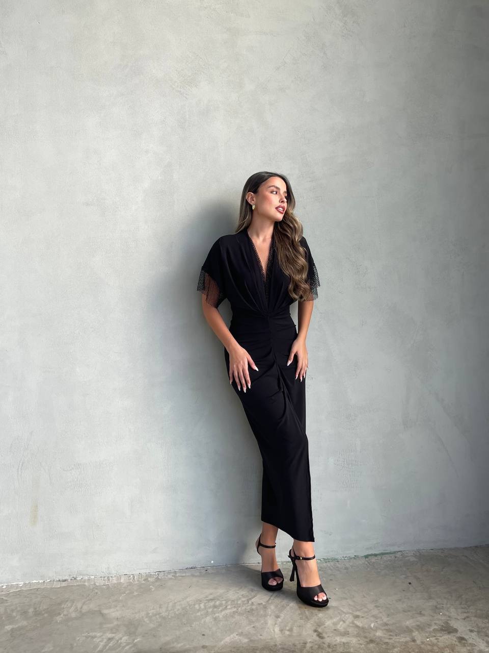 שמלת מוניקה שחורה – תמונה 7