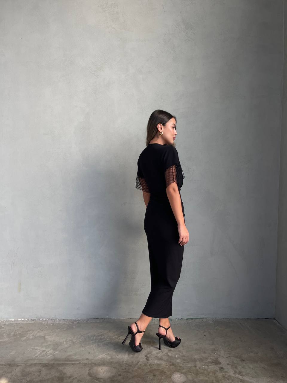 שמלת מוניקה שחורה – תמונה 4