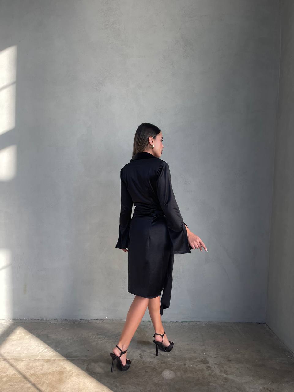 שמלת בריטין שחורה – תמונה 5