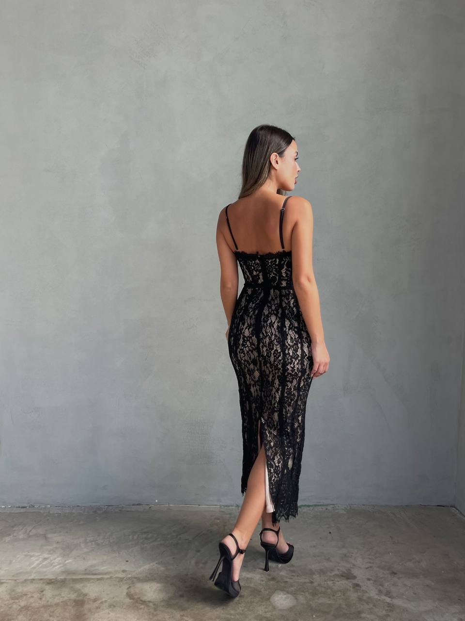 שמלת ניס שחורה – תמונה 2