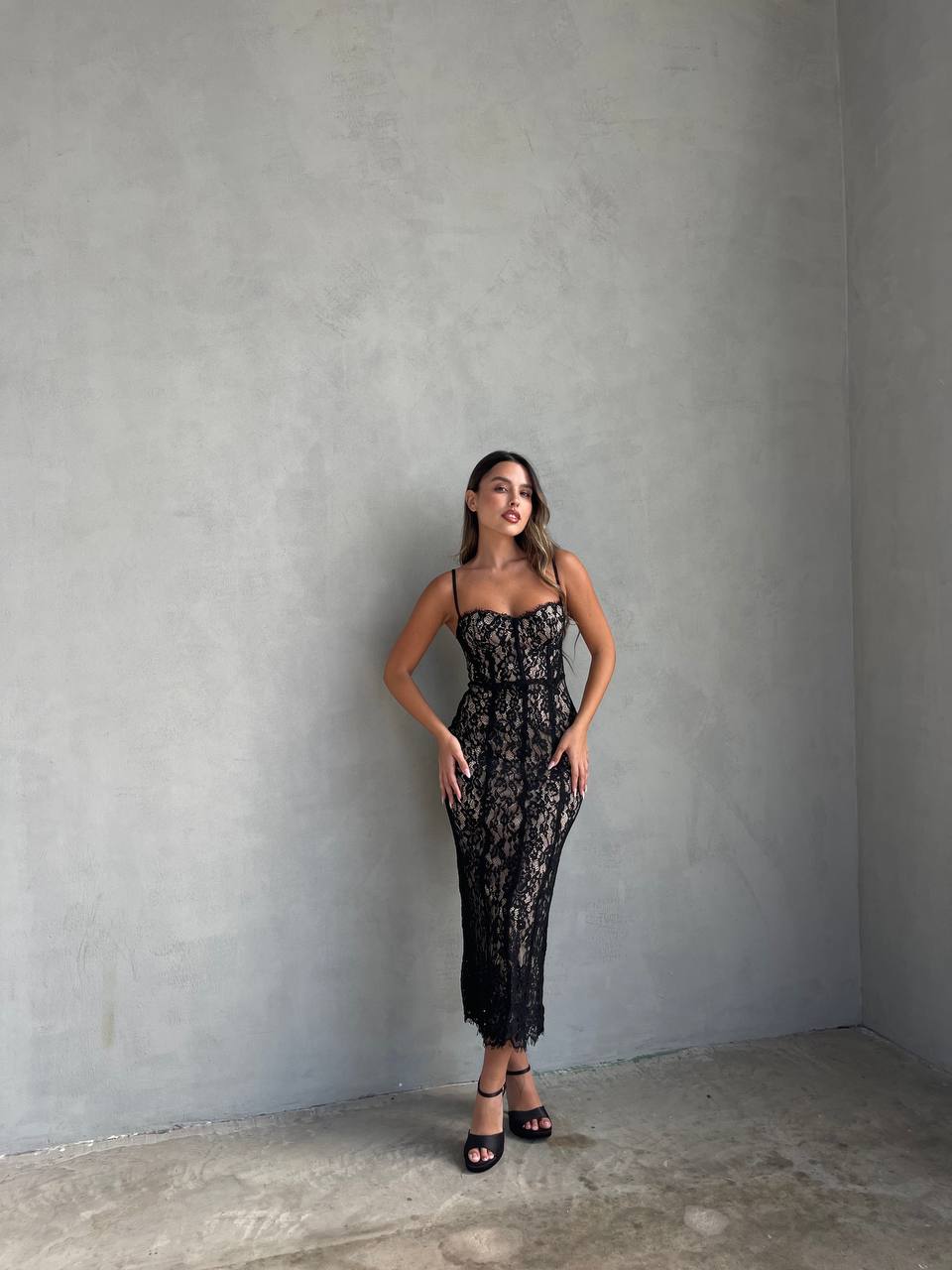 שמלת ניס שחורה – תמונה 3