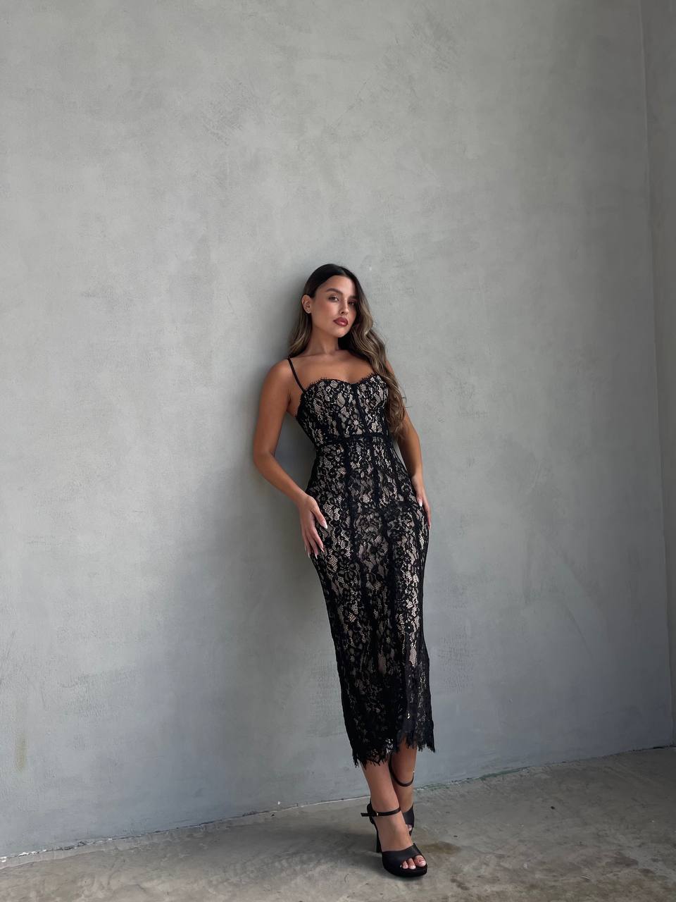 שמלת ניס שחורה – תמונה 4