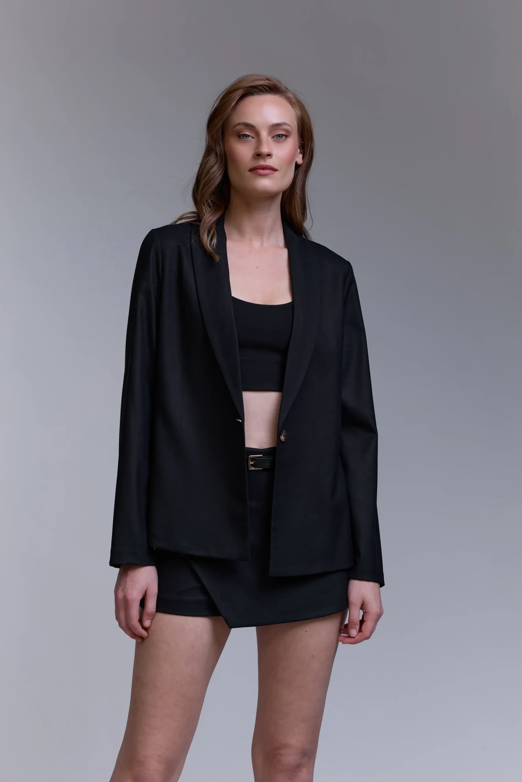 חליפת חצאית מכנס שחורה