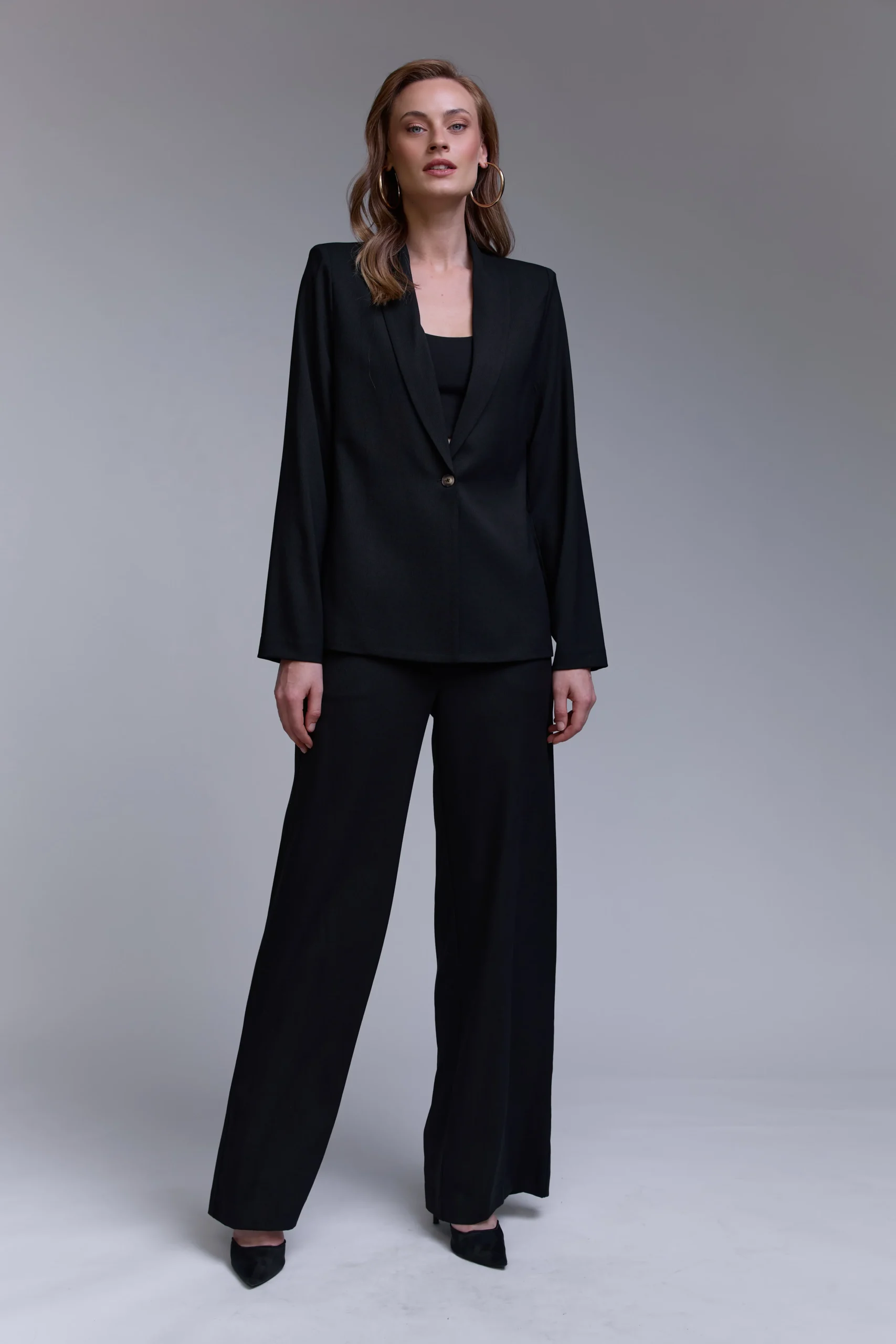 חליפת לקוסט שחורה – תמונה 4