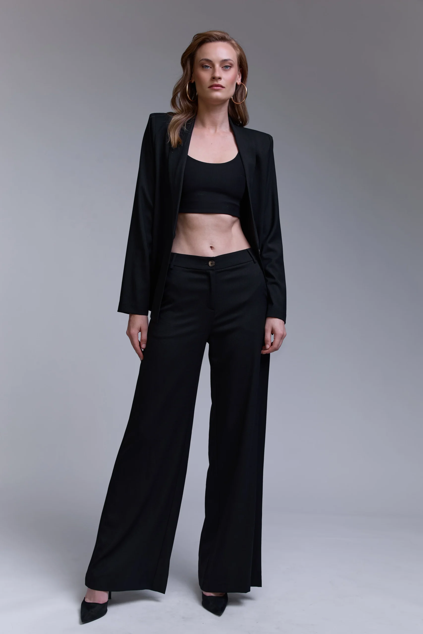 חליפת לקוסט שחורה – תמונה 2