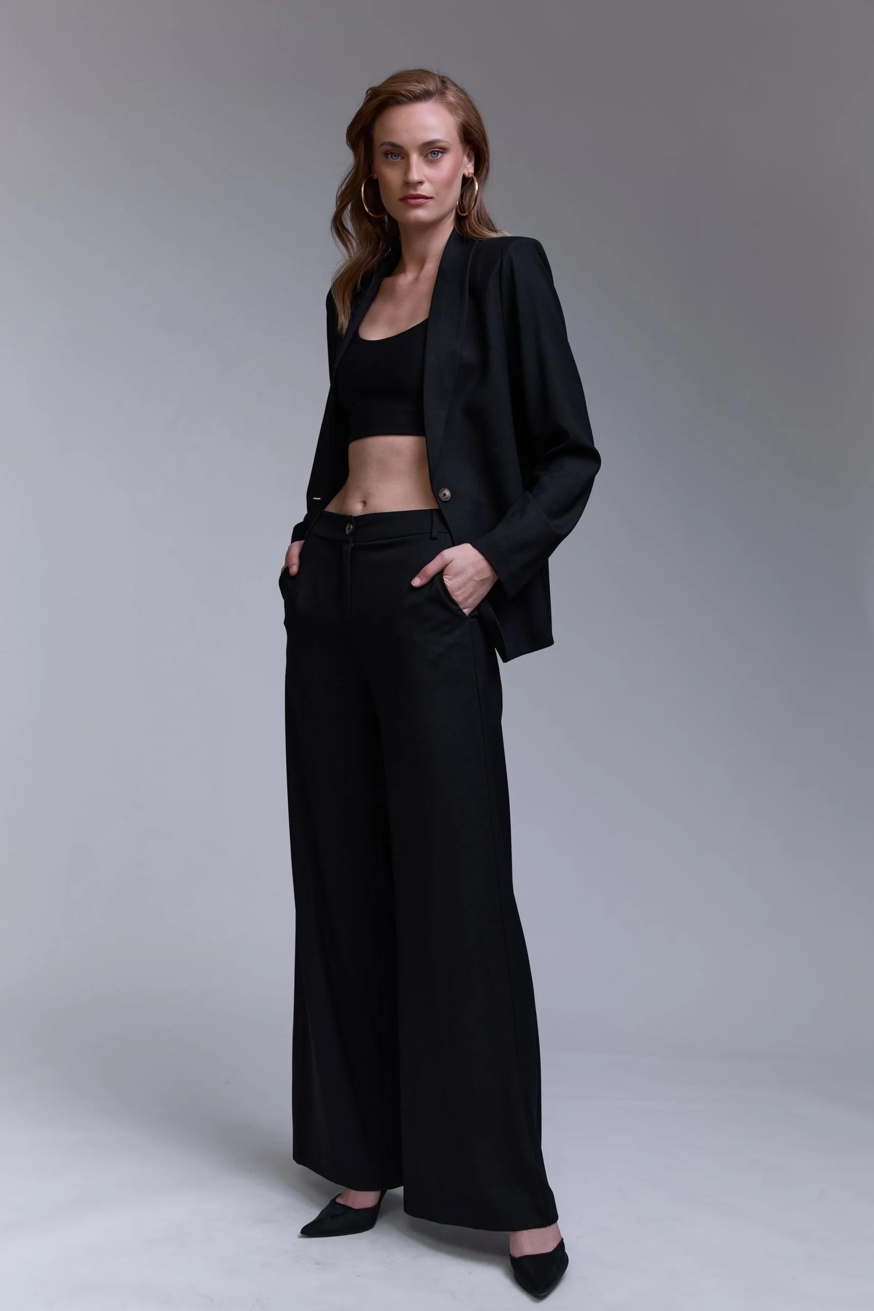 חליפת לקוסט שחורה – תמונה 3