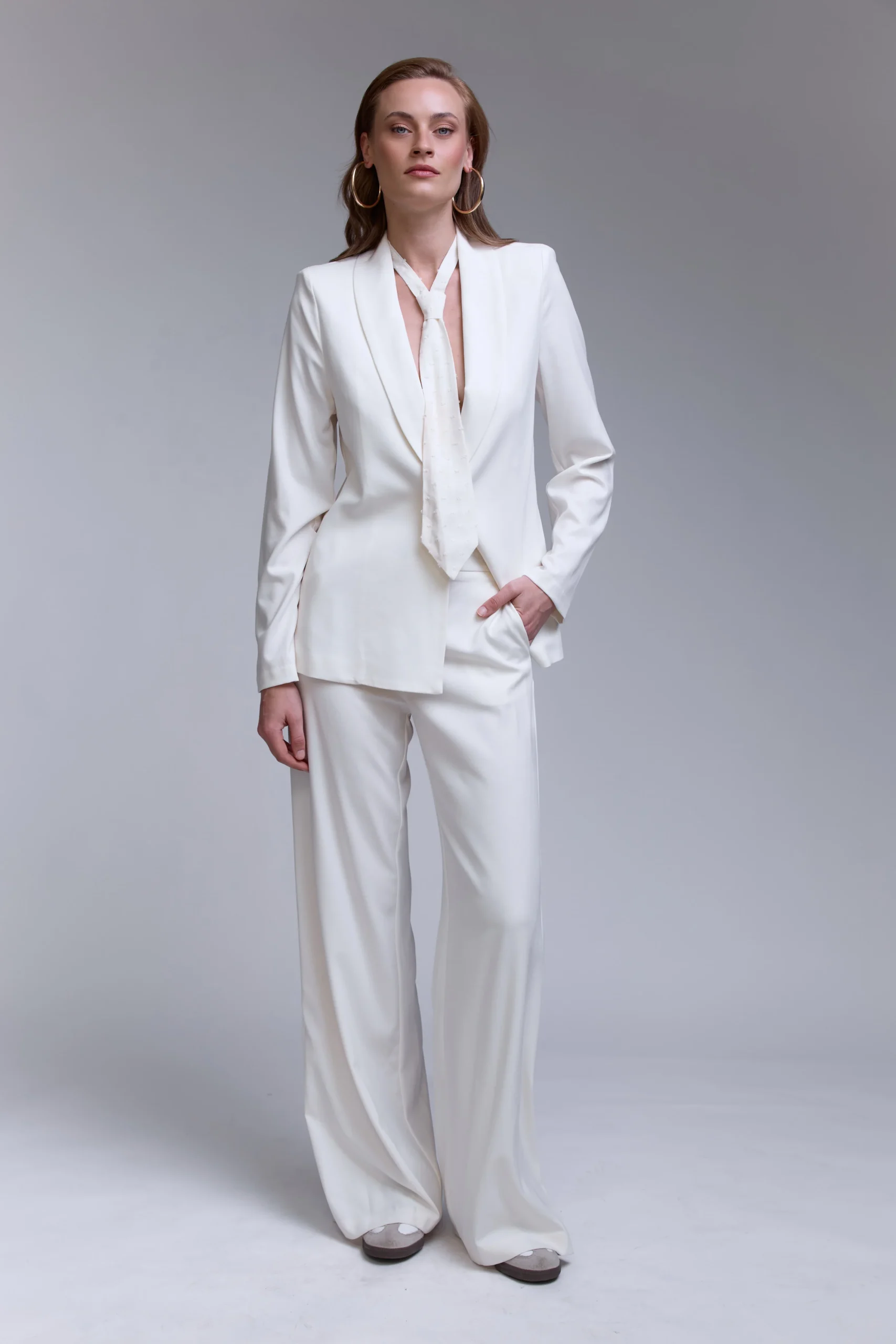 חליפת לקוסט שמנת – תמונה 5