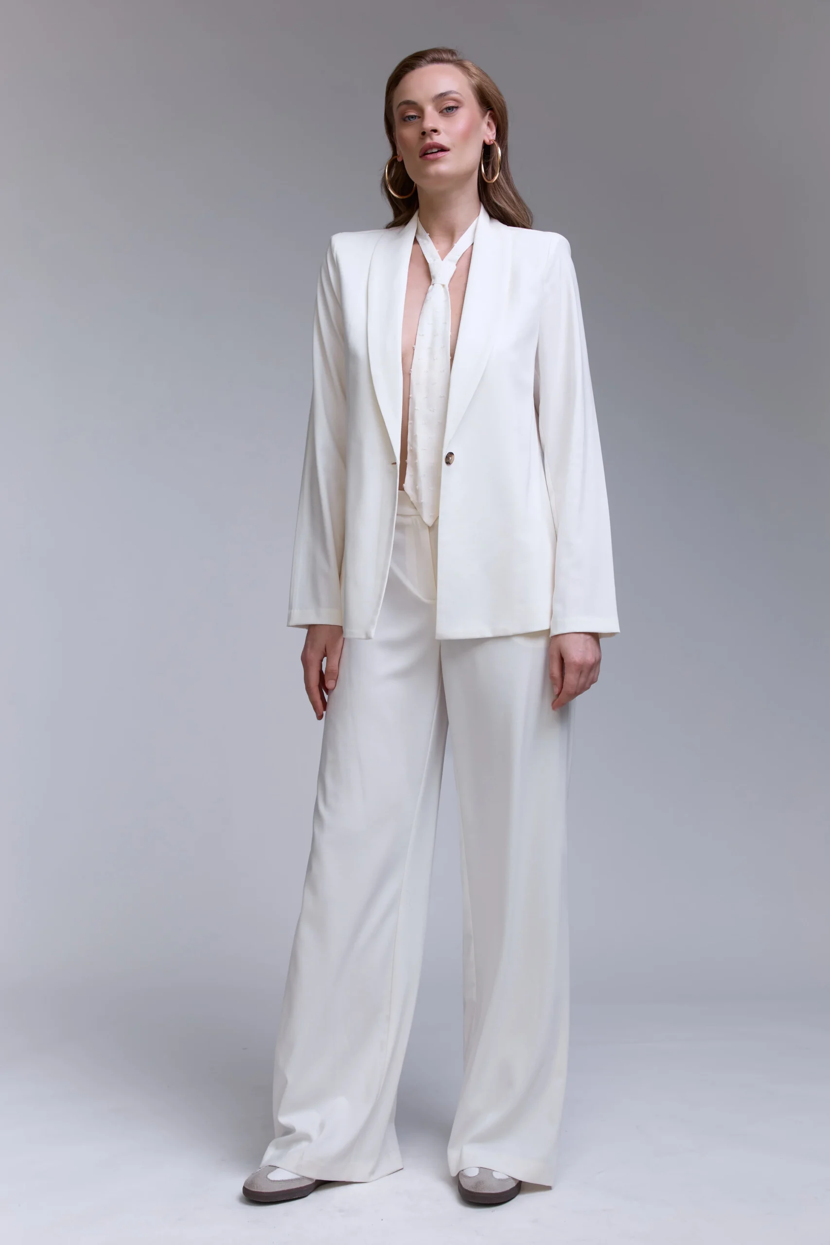 חליפת לקוסט שמנת – תמונה 2