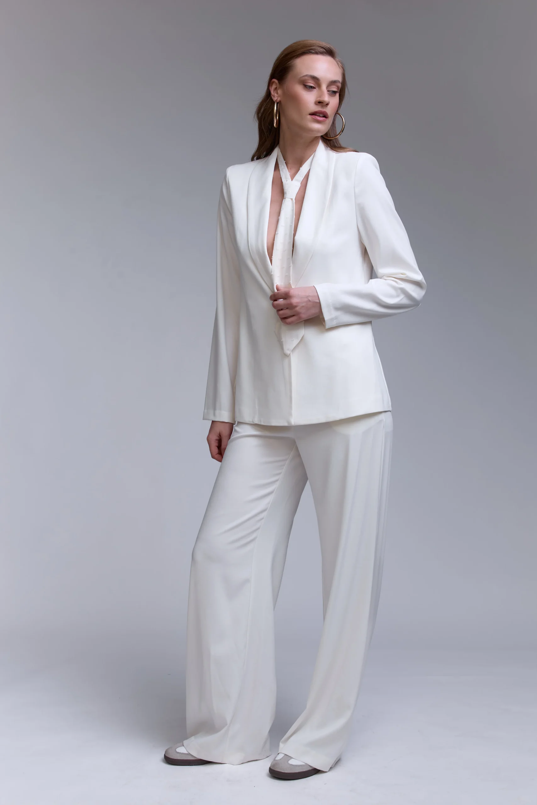 חליפת לקוסט שמנת – תמונה 6