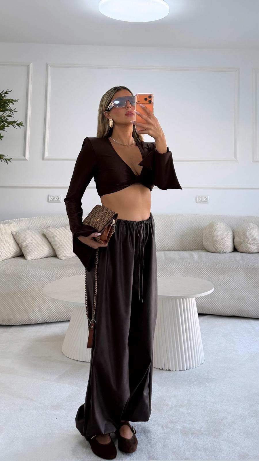 מכנס הולי דמוי עור חום – תמונה 2