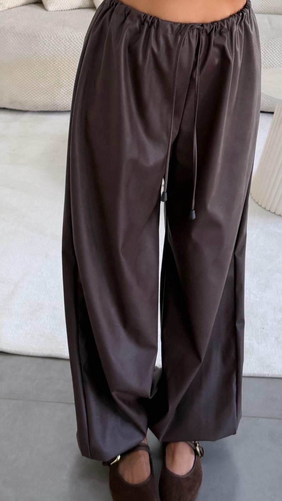 מכנס הולי דמוי עור חום