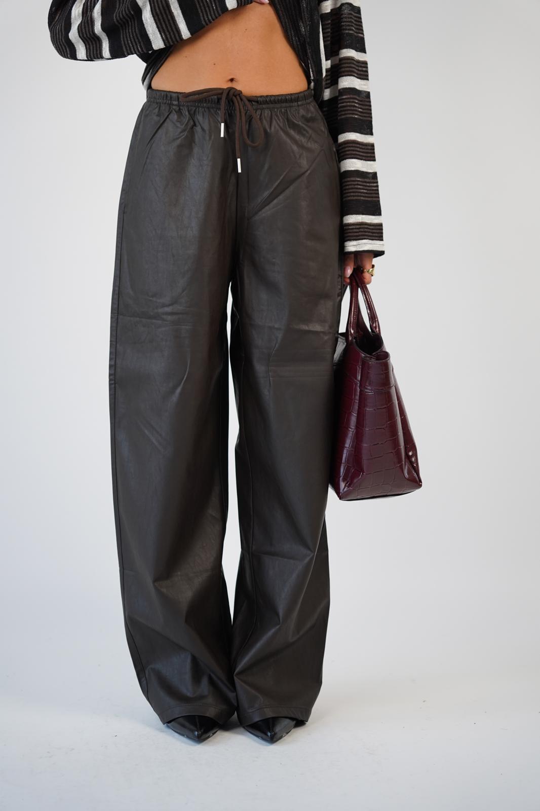 מכנס שיין דמוי עור חום