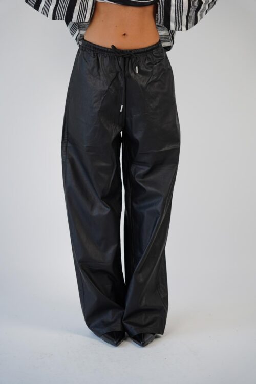 מכנס שיין דמוי עור שחור