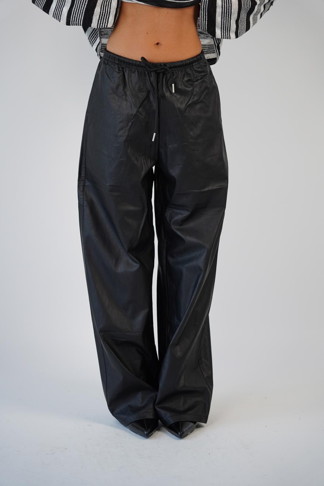 מכנס שיין דמוי עור שחור