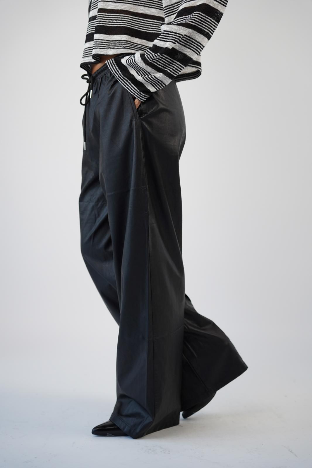 מכנס שיין דמוי עור שחור – תמונה 2